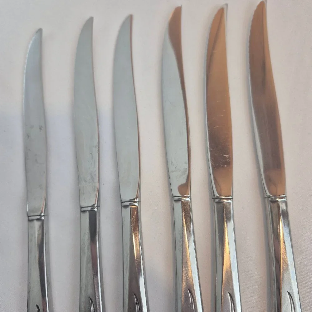 Community By Oneida Steak Knife Set Of 6 Knives in a Walnut Wood Case